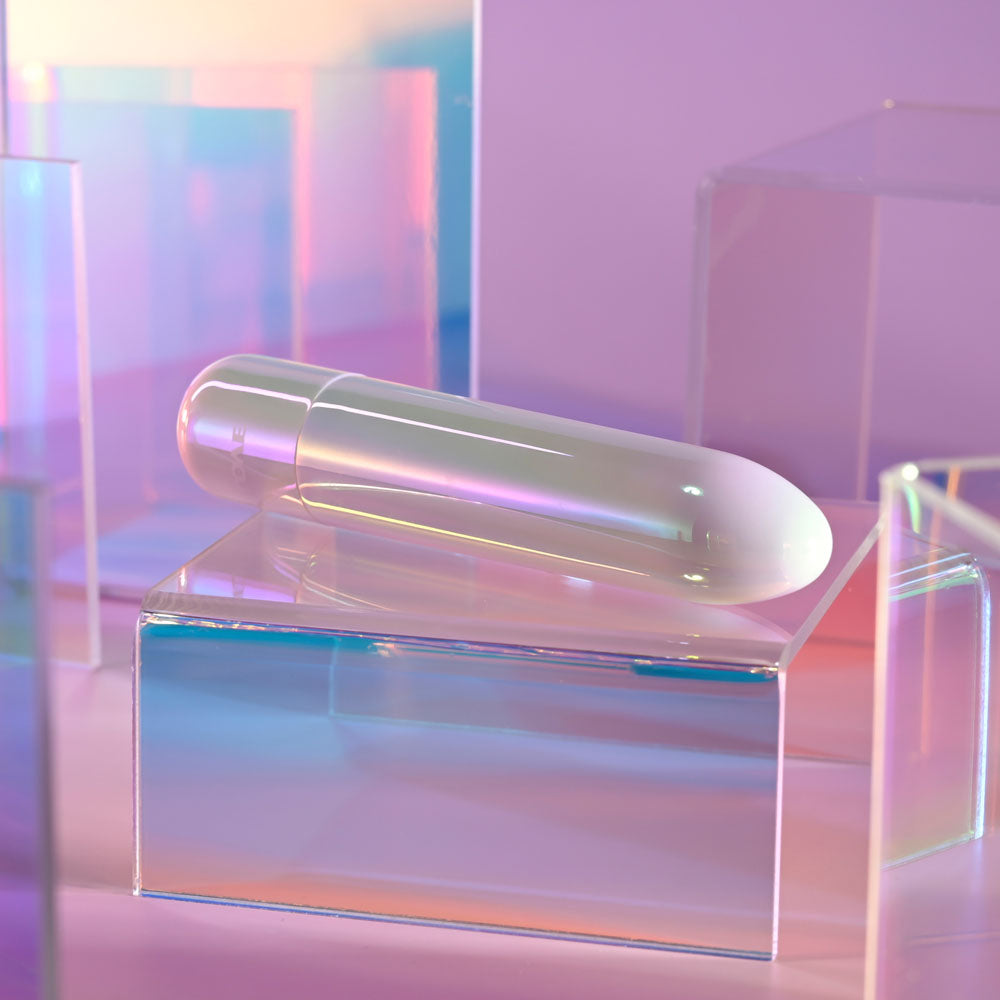 Evolved EASY DOES IT - Pearlescent White 10 cm USB Rechargeable Bullet